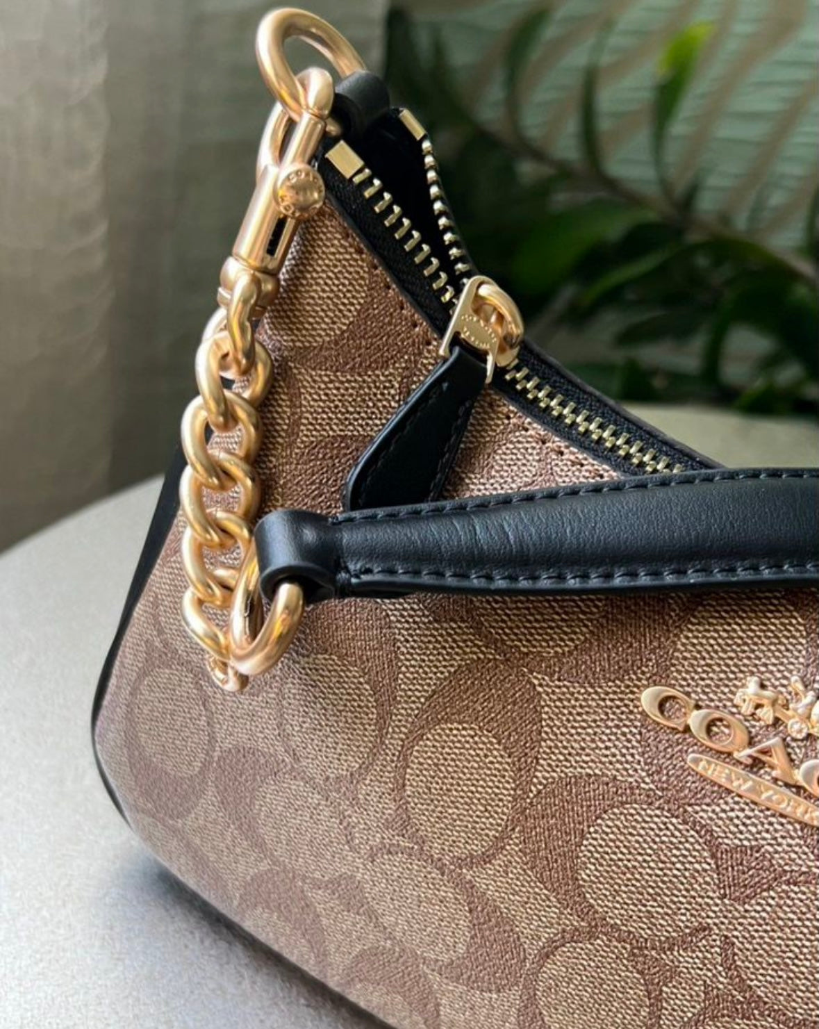 Teri — Elegant Signature Shoulder Bag with Gold Chain Accents