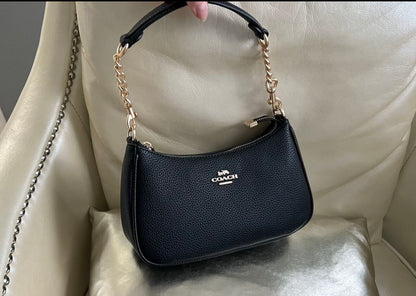 Teri Black Classic Shoulder Bag — Elegant Minimal Design with Gold Chain Details