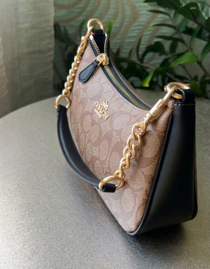 Teri — Elegant Signature Shoulder Bag with Gold Chain Accents