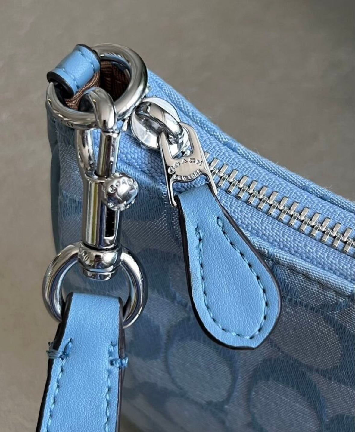 Teri — Soft Blue Signature Shoulder Bag with Elegant Chain Details