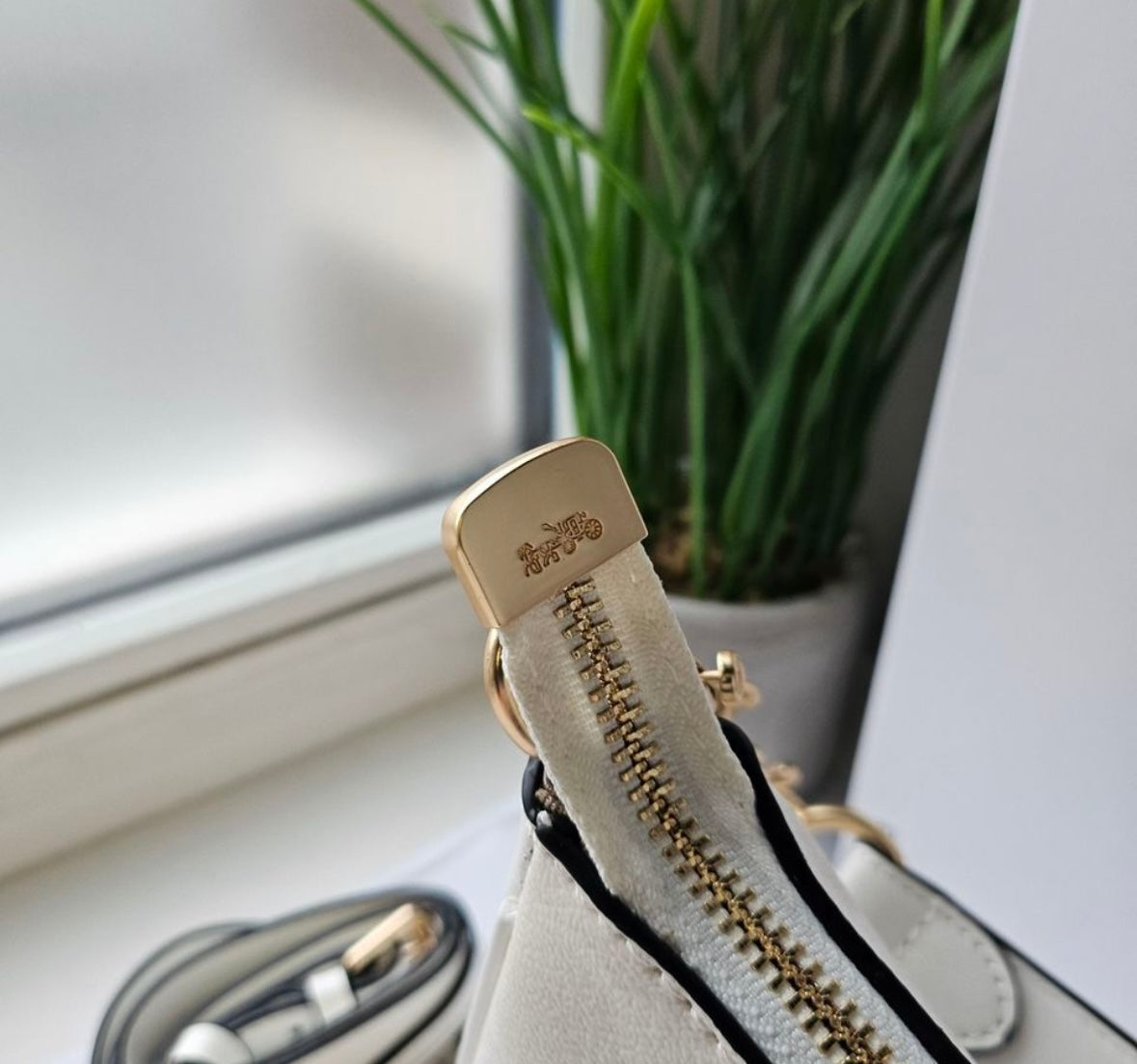 Teri Shoulder Bag — Signature Leather with Ivory Accents and Gold Hardware