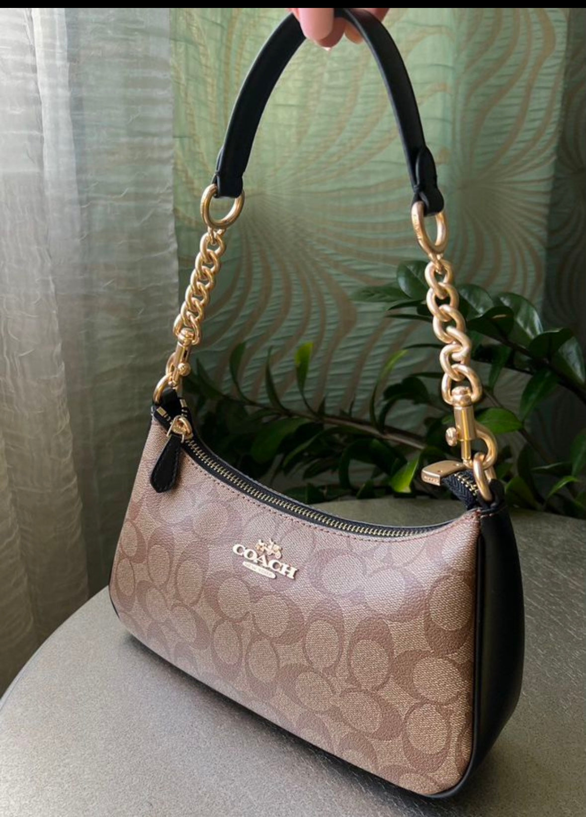 Teri — Elegant Signature Shoulder Bag with Gold Chain Accents