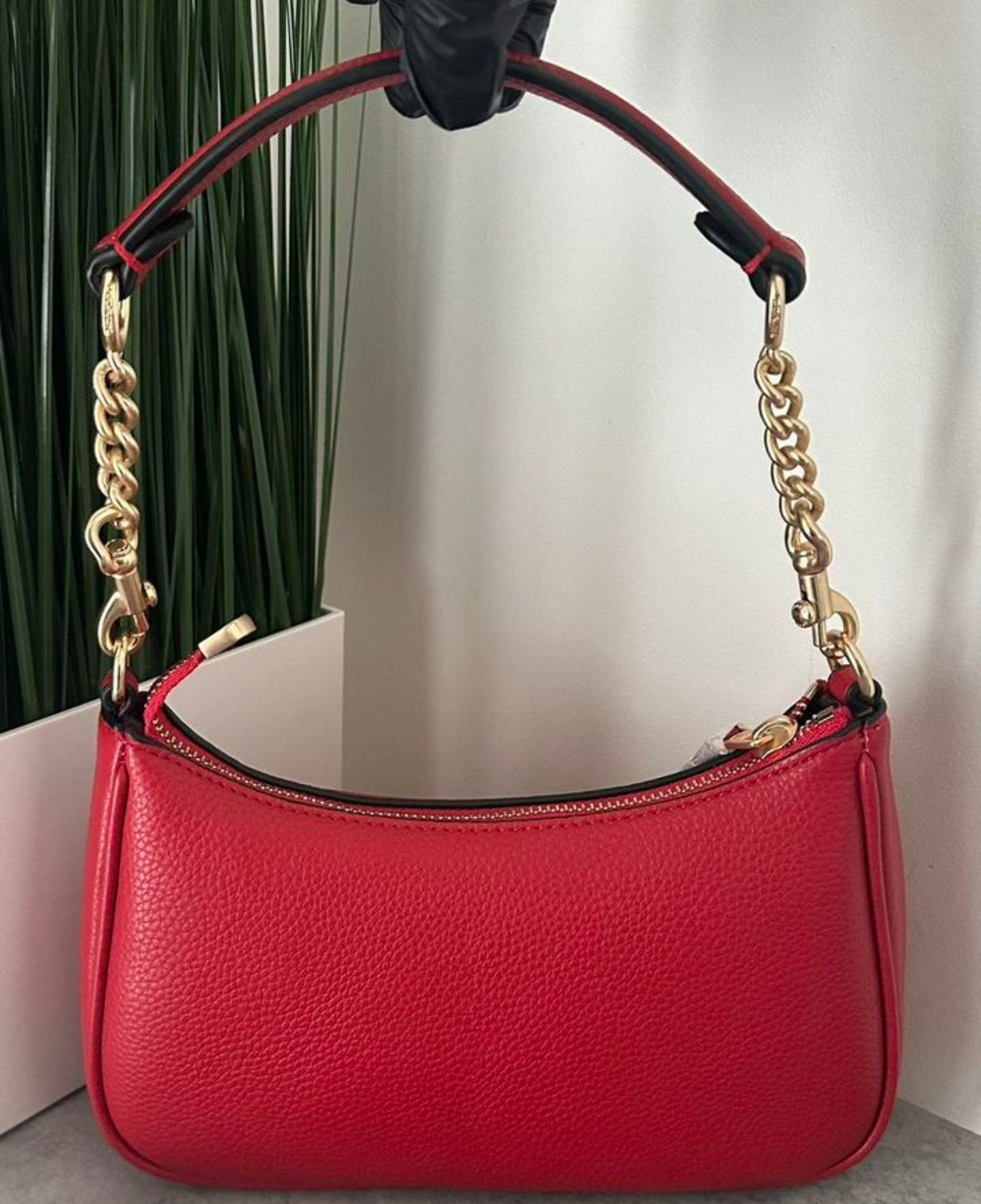 Teri – Classic Red Shoulder Bag with Gold Chain Accents
