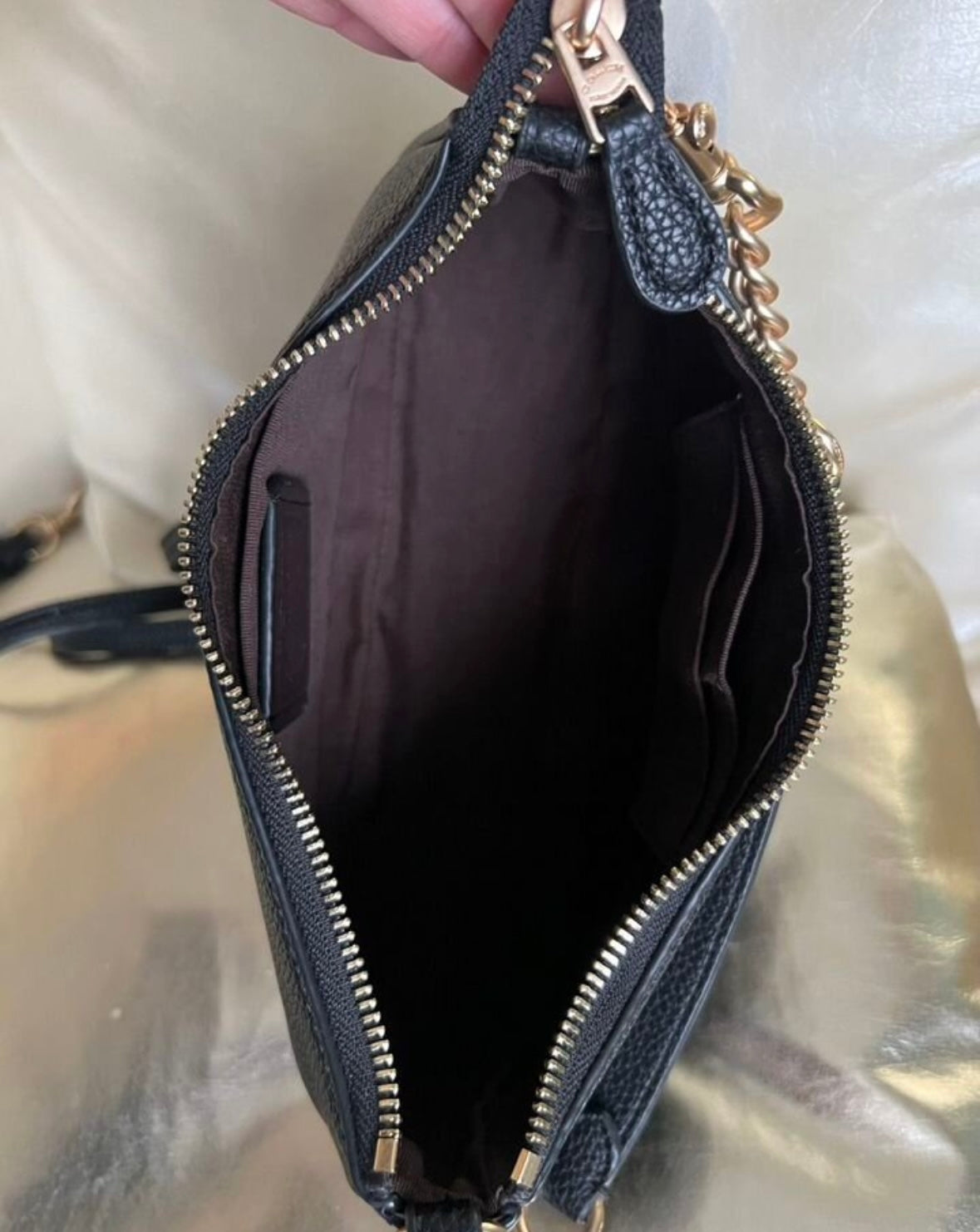 Teri Black Classic Shoulder Bag — Elegant Minimal Design with Gold Chain Details